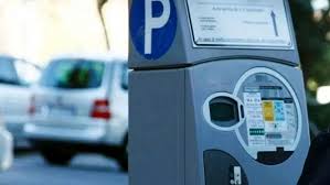 Sospensione pagamento parcheggi strisce blu dal 04/08/2025 al 23/08/2025
