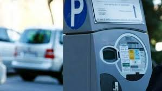 Sospensione pagamento parcheggi strisce blu dal 04/08/2025 al 23/08/2025